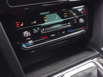 Volkswagen Passat B8 Variant Facelifting 2.0 TDI SCR 150KM 2021 Volkswagen Passat Variant Faktura VAT Hak Navi Grzane fotele 2.0 Diesel, zdjęcie 18