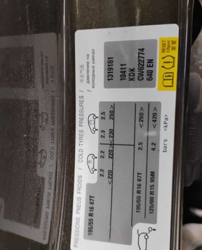 Citroen C3 II 2013 Citroen C3 2013r, 1.2 Benzyna. Uszkodzony lewy bok i lekko prawy tyl. Jezd, zdjęcie 25