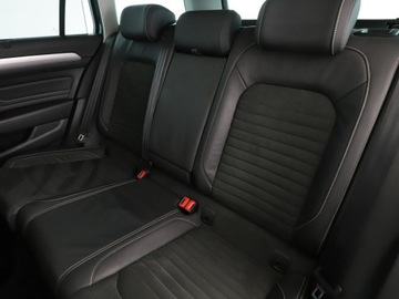 Volkswagen Passat B8 GTE Variant Facelifting 1.4 TSI Plug-In-Hybrid 218KM 2021 Volkswagen Passat 1.4GTE PHEV Automat Panorama, zdjęcie 16