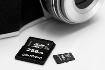 Карта памяти GOODRAM 64 ГБ UHS I MicroSD + адаптер