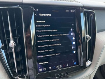 Volvo XC60 II 2022 Volvo XC 60 Plus Dark B5 AWD (250 14 KM) AUT ACC Blis CTA Harman Kamera F, zdjęcie 29