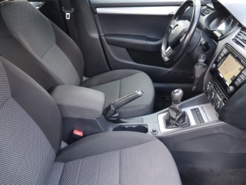 Skoda Octavia III Liftback 1.6 TDI 90KM 2016 Skoda Octavia 1.6 TDI, Navi, Klima, Klimatronic, zdjęcie 8