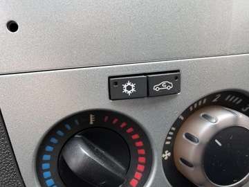 Opel Corsa D Hatchback 1.0 Twinport ecoFLEX 60KM 2009 Opel Corsa TYLKO 144tyśkm! KLIMA 2009R ESSENTIA 1.0B Zwykła Benzyna IDEAŁ, zdjęcie 12