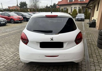 Peugeot 208 I Hatchback 5d Facelifting 1.2 PureTech 82KM 2017 Peugeot 208 1,2 82KM Klimatyzacja 1.2 Benzyna 82KM, zdjęcie 7
