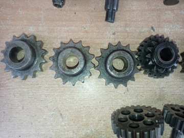 ДЕТАЛИ ДВИГАТЕЛЯ - ТРАНСМИССИЯ - JAWA 50 - ROMET OGAR 200