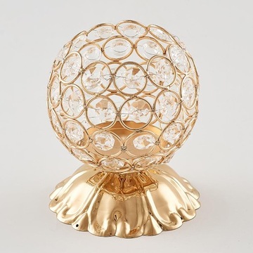 Свадебный обеденный стол с шариковым подсвечником