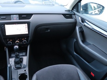 Skoda Octavia III Scout 2.0 TDI 184KM 2017 Skoda Octavia 2.0 TDI, 181 KM, 4X4, DSG, Skóra, zdjęcie 7