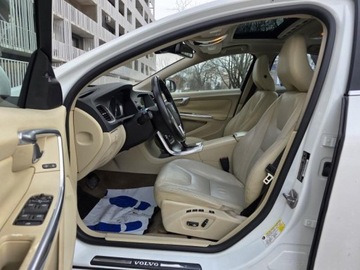 Volvo S60 II Sedan Facelifting 2.0 T5 DRIVE-E 245KM 2015 VOLVO S60 II Premium Plus T5, 2.0l benzyna 245KM Dokumentacja pochodzenia, zdjęcie 3