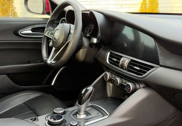 Alfa Romeo Giulia II Sedan 2.0 TBi 280KM 2018 Alfa Romeo Giulia Alfa Romeo Giulia 2.0 Turbo 16V AT8-Q4 Veloce 2.0 Benzyna, zdjęcie 10