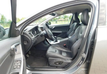 Volvo V60 I Kombi Facelifting 2.0 D3 DRIVE-E 150KM 2018 Volvo V60 z Gwarancja BLiS LCD Zegary Skora Fotele Profilowane 2.0 Diesel, zdjęcie 13