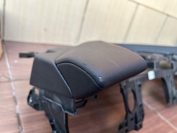 KONZOLA DESKA PORSCHE TAYCAN NEREGENEROVANÁ