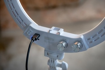 Newell RL-10A Arctic White светодиодный кольцевой светильник + штатив