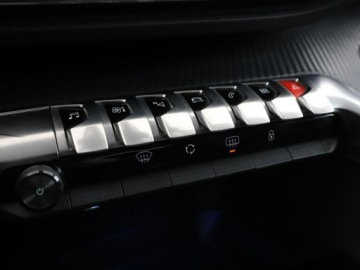 Peugeot 3008 II Crossover 1.5 BlueHDI 130KM 2019 Peugeot 3008 Automat Navi Kamera cofania, zdjęcie 27