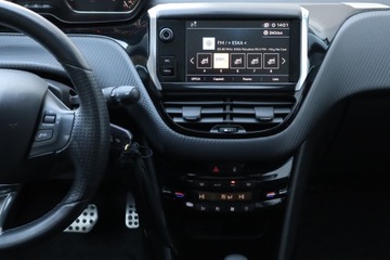 Peugeot 2008 I SUV Facelifting 1.2 PureTech 110KM 2017 Peugeot 2008 1.2 PureTech, Automat, Skóra, Navi, zdjęcie 12