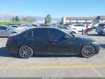 Mercedes Klasa C W206 Limuzyna 2.0 300 258KM 2022 Mercedes-Benz Klasa C MERCEDES-BENZ C 300 SEDAN 2.0 Benzyna 259KM, zdjęcie 1