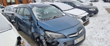 Opel Astra J Sports Tourer Facelifting 1.4 Turbo ECOTEC 120KM 2015 Opel Astra 2015r. 1.4 Benzyna. Uszkodzony prawy bok. Jezdzi. 1.4 Benzyna, zdjęcie 1