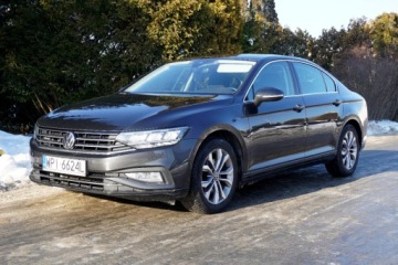 Volkswagen Passat B8 Variant Facelifting 2.0 TDI SCR 150KM 2022 Volkswagen Passat Bezwypadek, B8, 2022, 2.0 TDI 150KM, DSG, Kamera, BDB, F, zdjęcie 2