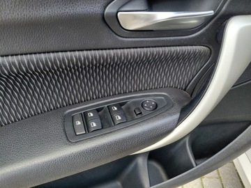 BMW Seria 1 F20-F21 Hatchback 5d Facelifting 2015 116d 116KM 2015 BMW Seria 1 Automat LED Nawigacja Sensor PDC 1.5 Diesel 116KM, zdjęcie 8