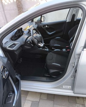 Peugeot 208 I 2013 Peugeot 208 e-HDi FAP 92 EGS6 StopampStart Allure 1.6 Diesel, zdjęcie 16