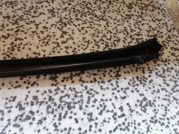 НАКЛАДКА ПЕРЕДНЕГО ОКНА ЛЕВАЯ OPEL ASTRA J 13280301