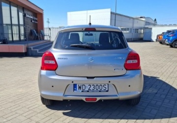 Suzuki Swift VI Hatchback Facelifting 1.2 DualJet SHVS 83KM 2021 Suzuki Swift serwisowany 1.2 Benzyna 83KM, zdjęcie 4