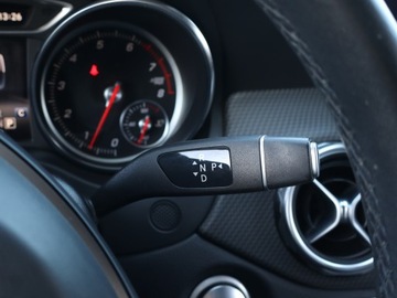 Mercedes GLA I Off-roader 2.0 220 184KM 2017 Mercedes GLA GLA 220 4MATIC, Salon Polska, zdjęcie 12