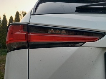 LEXUS NX 300H SVĚTLO LEVÝ ZADNÍ W KRYT FACELIFT