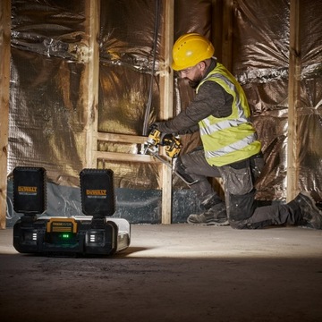 Коробка TOUGHSYSTEM со светодиодной аккумуляторной лампой 4000лм DeWALT DWST08061-1