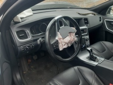 Volvo V60 I Kombi Facelifting 2.0 D2 DRIVE-E 120KM 2018 Volvo V60 2.0D 2018 skora, zdjęcie 10