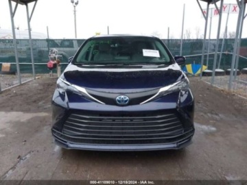 Toyota Sienna III 2024 Toyota Sienna Le, 2024r., 4x4, 2.5L 2.5 Benzyna 189KM, zdjęcie 6