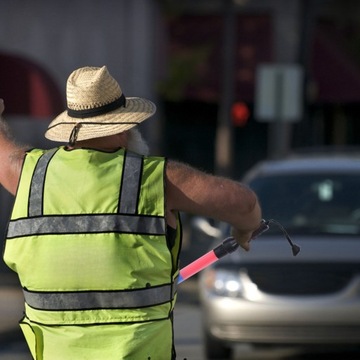 СВЕТОДИОДНЫЙ СИГНАЛЬНЫЙ ФОНАРЬ С 3 РЕЖИМАМИ БЕЗОПАСНОСТИ ДВИЖЕНИЯ