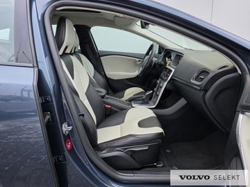 Volvo V40 II Cross Country Facelifting 2.0 T4 190KM 2018 Volvo V40 Salon PL FV23 Summum T4 AWD 190KM Skóra, zdjęcie 13