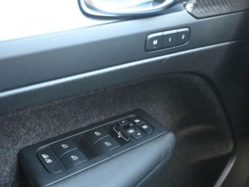Volvo XC40 Crossover Facelifting 2.0 B3 163KM 2026 2.0 B3 Plus Dark (163 KM) Podgrzewana szyba przednia, zdjęcie 13