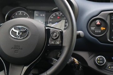 Toyota Yaris III Hatchback 5d Facelifting 2017 1.5 Dual VVT-iE 111KM 2019 Toyota Yaris 1.5 Dual VVT-i, Salon Polska, Klima, zdjęcie 17