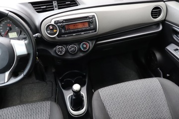 Toyota Yaris III Hatchback 5d 1.0 VVT-i 69KM 2013 Toyota Yaris 1.0 VVT-i, Salon Polska, Klima, zdjęcie 7