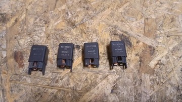 MITSUBISHI PAJERO II RELÉ MB183865