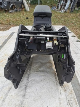 Tunel środkowy, podłokietnik, Hyundai Tucson III 1.6 T-GDI