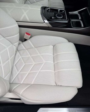 BMW Seria 7 G70 Sedan Plug-In 3.0 50e 489KM 2023 BMW Seria 7 BMW Seria 7 3.0 Hybryda Plug-in 489KM, zdjęcie 19