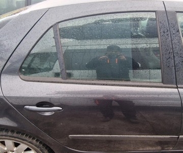 DVEŘE ZADNÍ PRAVÉ RENAULT LAGUNA II 2 HB TEB66