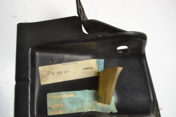 Mercedes W123 Розетка маятника, переднее правое крепление