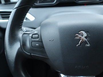 Peugeot 208 I Hatchback 5d Facelifting 1.2 PureTech 82KM 2016 Peugeot 208 1.2 PureTech, Navi, Klima, Tempomat, zdjęcie 16