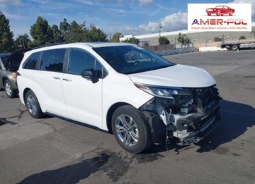 Toyota Sienna III 2023 Toyota Sienna 2023, 2.5L, 4x4, XSE, od ubezpieczalni