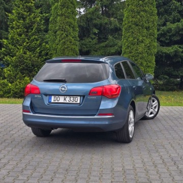 Opel Astra J Sports Tourer Facelifting 1.4 Twinport ECOTEC 100KM 2013 Opel Astra J 1.4 Benzyna 100KM Selection, zdjęcie 10