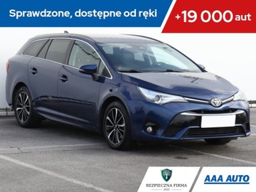 Toyota Avensis III Wagon Facelifting 2015 2.0 D-4D 143KM 2017 Toyota Avensis 2.0 D-4D, Salon Polska, Skóra