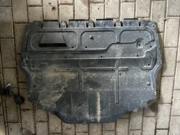 Skoda Fabia III 6c0825235a osłona płyta silnika