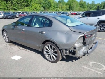 Volvo S60 III 2021 Volvo S60 Momentum 2021 2.0 Benzyna 250KM, zdjęcie 2