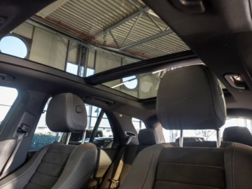 Mercedes GLE V167 SUV Facelifting 2.0 300d 269KM 2025 MERCEDES-BENZ GLE 300 d 4-Matic AMG Line 2.0 (269KM) 2025, zdjęcie 4