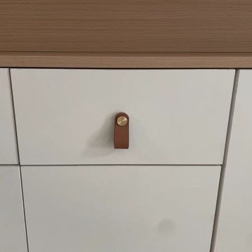 DO WYMIANY DRZWI MEBLOWYCH CIĄGNIE ZA UCHWYT SKÓRZANY