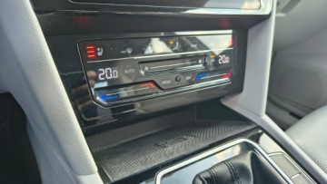 Volkswagen Passat B8 Variant Facelifting 2.0 TSI 190KM 2022 Volkswagen Passat 2.0TSI 190KM ACC SalonPL Kamera, zdjęcie 33