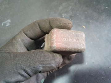 SAMOCHÓD FIAT 126 MALUCH REGULATOR PRZEKAŹNIK ELEMENT ELEKTRYCZNY